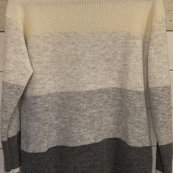 Women’s Talbots Multi Color Sweater Size P. L Made In Jordan Soft Warm Cozy - Picture 2 of 6